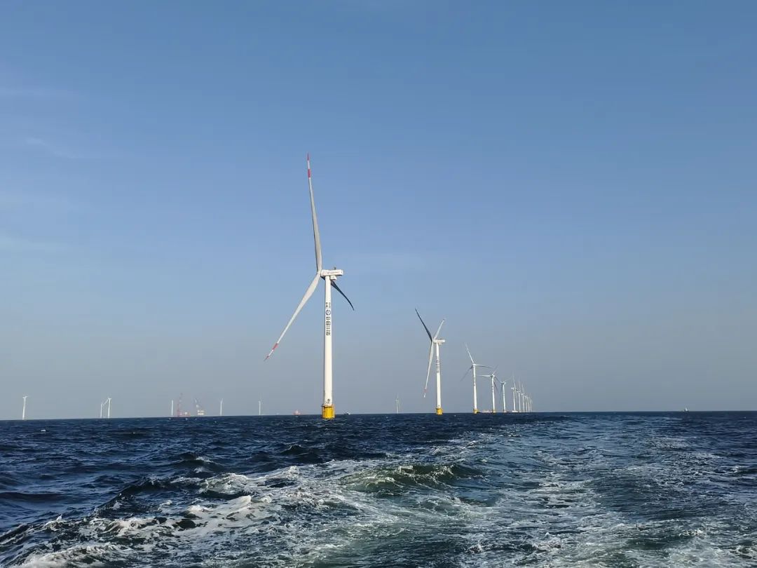 金风科技海上风电项目吊装 | 山东省昌邑市海洋牧场与三峡集团300兆瓦海上风电融合试验示范项目