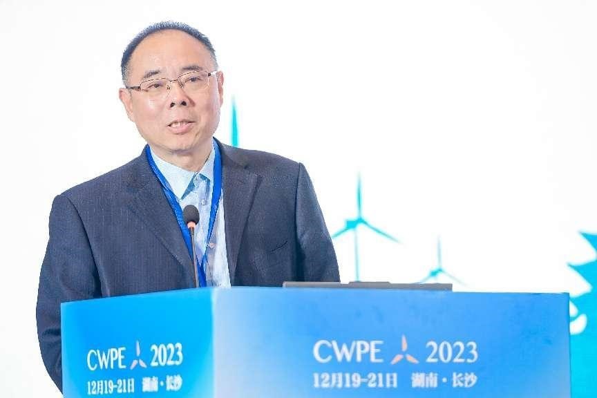 2023年中国电器工业协会风力发电设备分会会员大会，风电装备制造企业金风科技中南大区总裁、中国电器工业协会风力发电设备分会理事长刘万平致欢迎辞